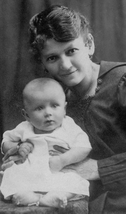 Emilia Wojtyłowa z małym Karolem